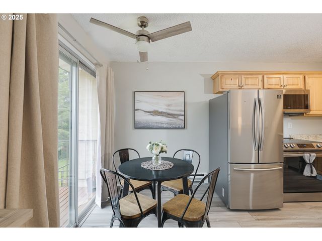 200 Sw FLORENCE Ave D12, Gresham, OR 97080