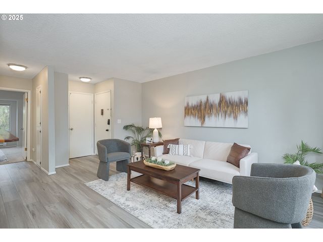 200 Sw FLORENCE Ave D12, Gresham, OR 97080