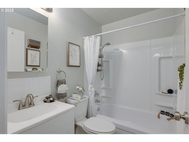 200 Sw FLORENCE Ave D12, Gresham, OR 97080