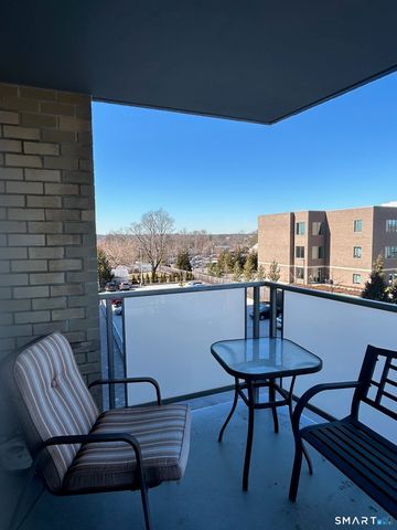 1 Strawberry Hill Court 3F, Stamford, CT 06902