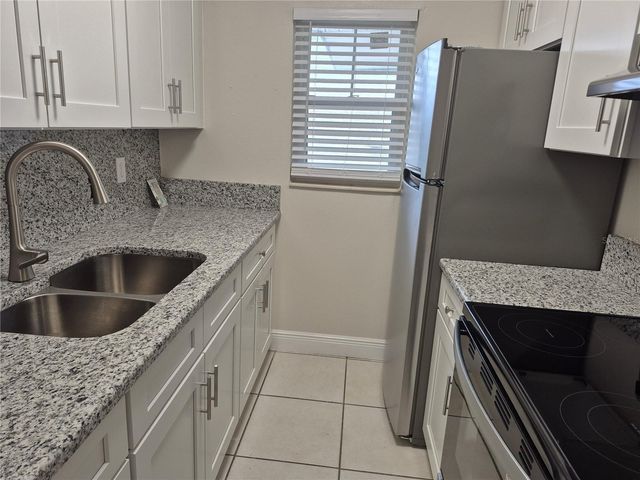 845 SKY LAKE CIRCLE D, Orlando, FL 32809