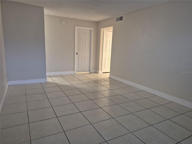 845 SKY LAKE CIRCLE D, Orlando, FL 32809
