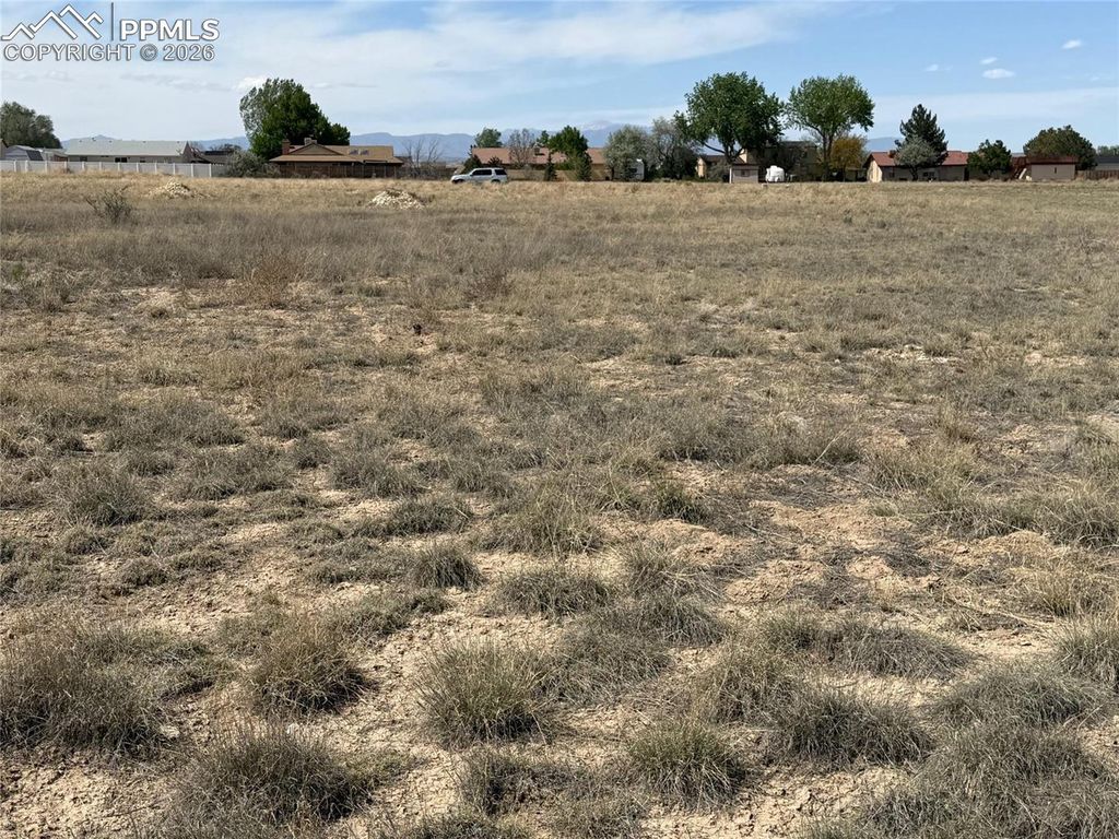 583 E Woodleaf Drive, Pueblo, CO 81007 — exterior