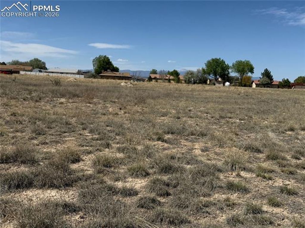 583 E Woodleaf Drive, Pueblo, CO 81007 — photo 2