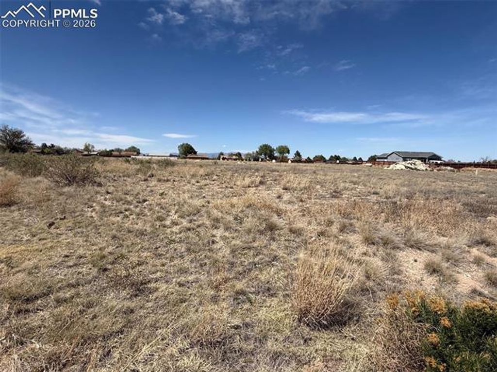 583 E Woodleaf Drive, Pueblo, CO 81007 — photo 5