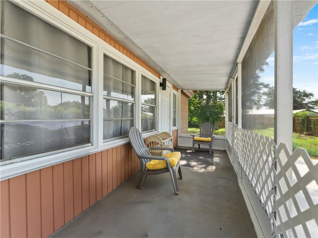 2429 2nd Avenue SE, Vero Beach, FL 32962