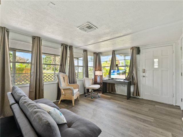 2429 2nd Avenue SE, Vero Beach, FL 32962