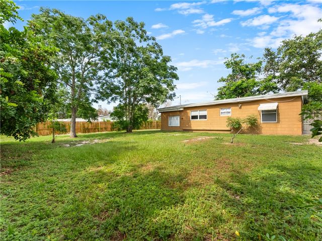 2429 2nd Avenue SE, Vero Beach, FL 32962