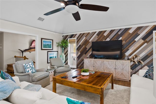 2301 Lakeside Ct, Rockport, TX 78382