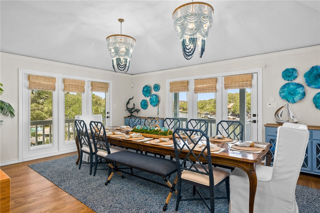 2301 Lakeside Ct, Rockport, TX 78382