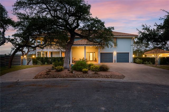 2301 Lakeside Ct, Rockport, TX 78382