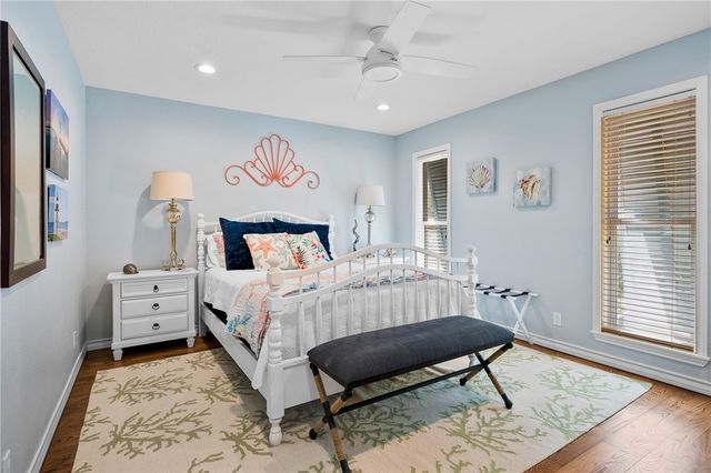 2301 Lakeside Ct, Rockport, TX 78382