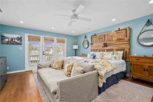 2301 Lakeside Ct, Rockport, TX 78382