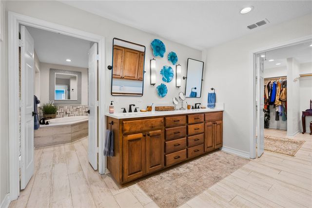 2301 Lakeside Ct, Rockport, TX 78382