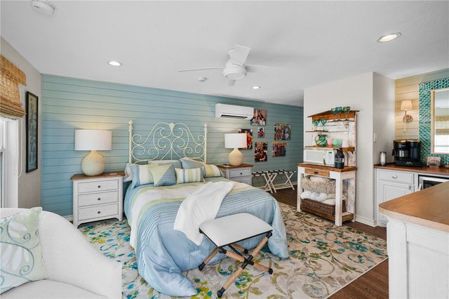 2301 Lakeside Ct, Rockport, TX 78382