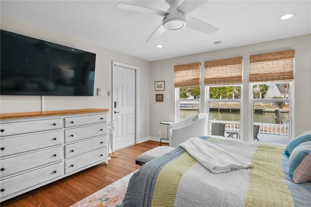 2301 Lakeside Ct, Rockport, TX 78382