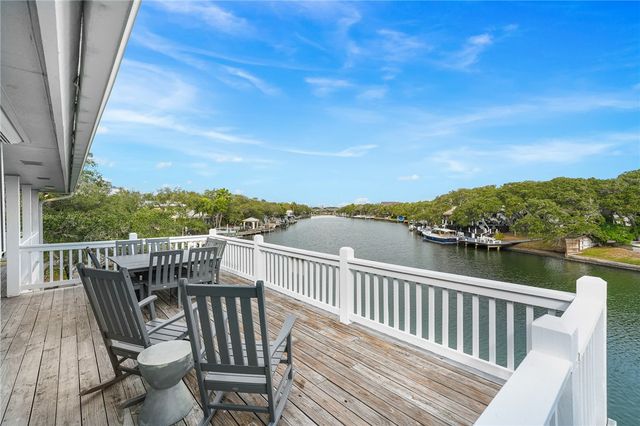 2301 Lakeside Ct, Rockport, TX 78382