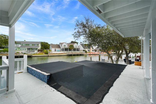 2301 Lakeside Ct, Rockport, TX 78382