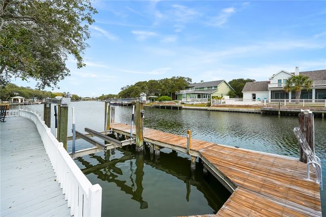 2301 Lakeside Ct, Rockport, TX 78382
