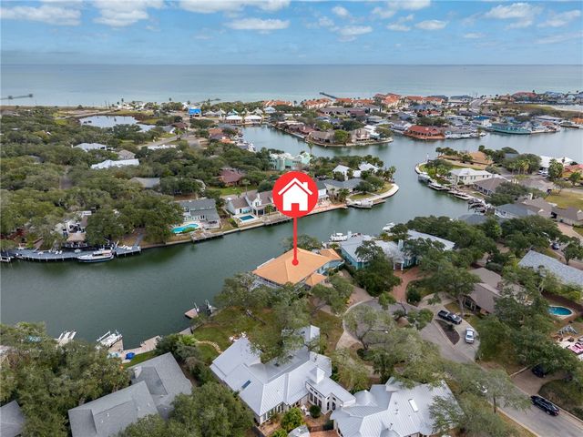 2301 Lakeside Ct, Rockport, TX 78382