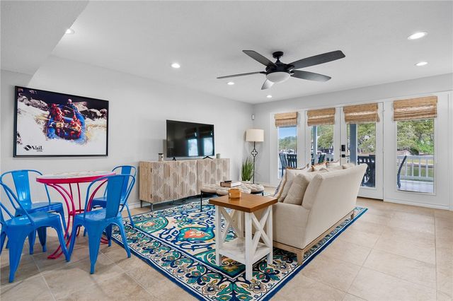 2301 Lakeside Ct, Rockport, TX 78382