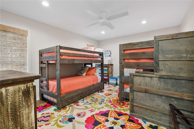 2301 Lakeside Ct, Rockport, TX 78382