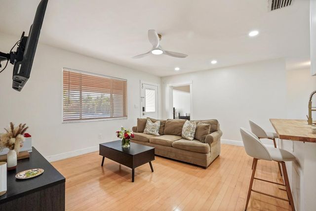 1401 NE 14th Street, Fort Lauderdale, FL 33304