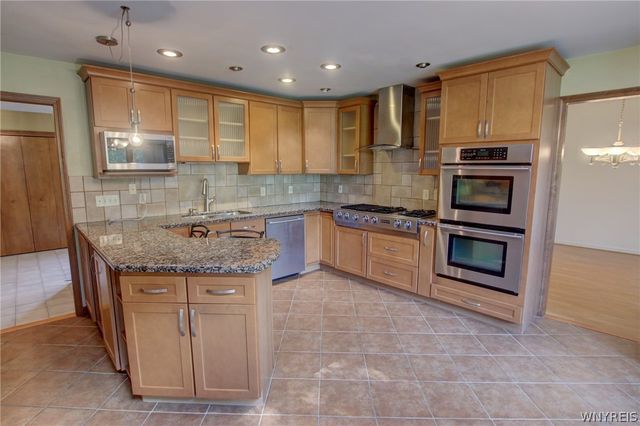 261 Londonderry Lane, Amherst, NY 14068