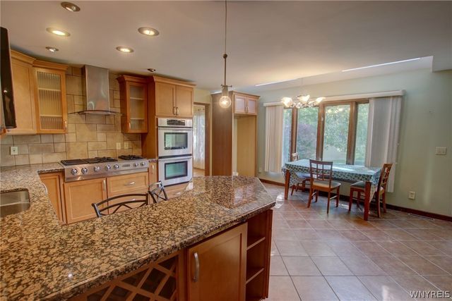 261 Londonderry Lane, Amherst, NY 14068