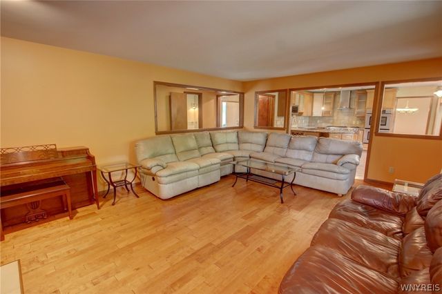 261 Londonderry Lane, Amherst, NY 14068