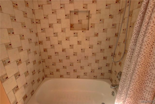 261 Londonderry Lane, Amherst, NY 14068