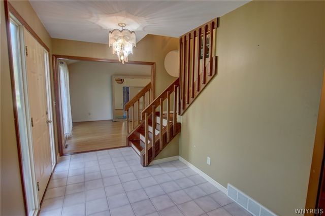 261 Londonderry Lane, Amherst, NY 14068