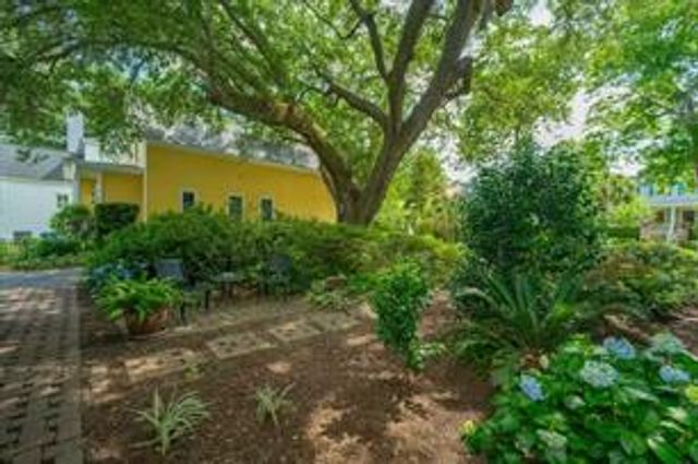 34 Eastlake Road, Mount Pleasant, SC 29464