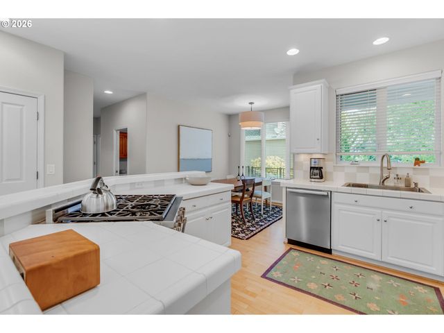 2526 Nw MARSDEN Pl, Portland, OR 97229