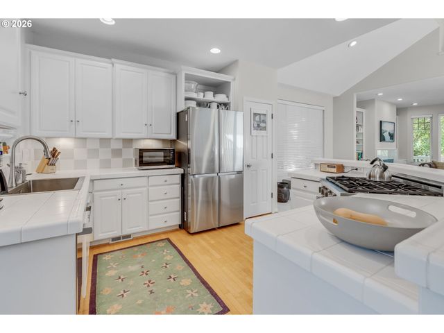 2526 Nw MARSDEN Pl, Portland, OR 97229