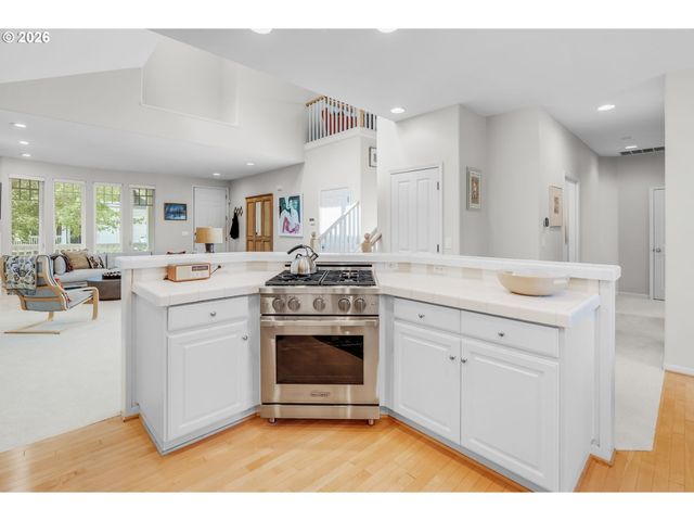 2526 Nw MARSDEN Pl, Portland, OR 97229