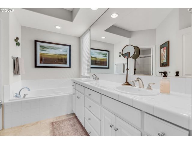 2526 Nw MARSDEN Pl, Portland, OR 97229