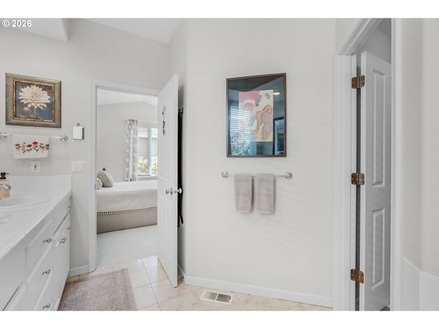 2526 Nw MARSDEN Pl, Portland, OR 97229