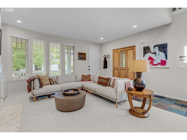 2526 Nw MARSDEN Pl, Portland, OR 97229