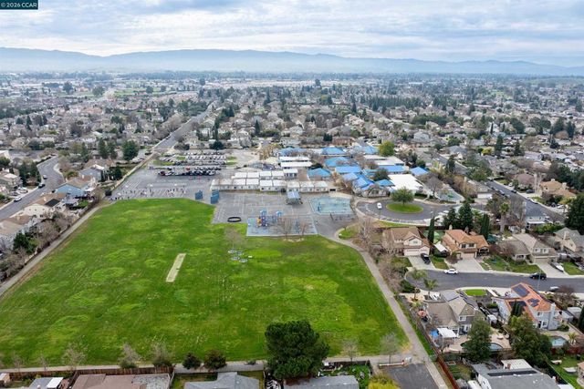 5833 Singing Hills Ave, Livermore, CA 94551