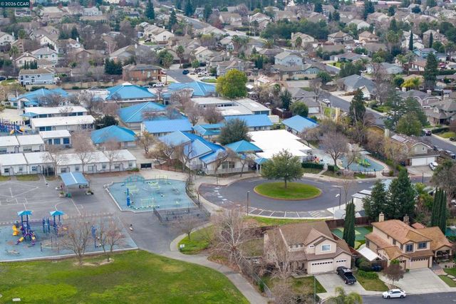 5833 Singing Hills Ave, Livermore, CA 94551