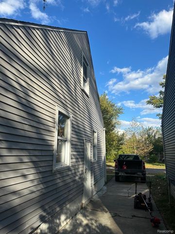 7407 Auburn Street, Detroit, MI 48228