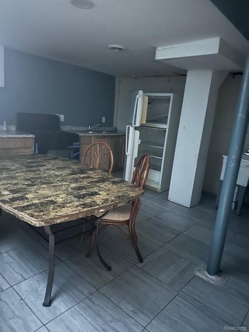 7407 Auburn Street, Detroit, MI 48228