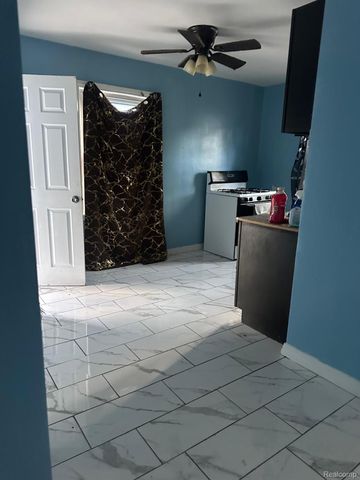 7407 Auburn Street, Detroit, MI 48228