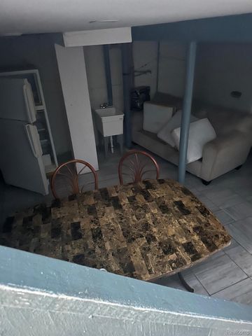 7407 Auburn Street, Detroit, MI 48228