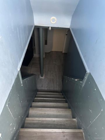 7407 Auburn Street, Detroit, MI 48228