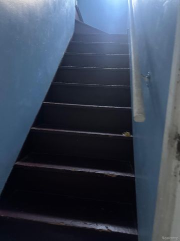 7407 Auburn Street, Detroit, MI 48228