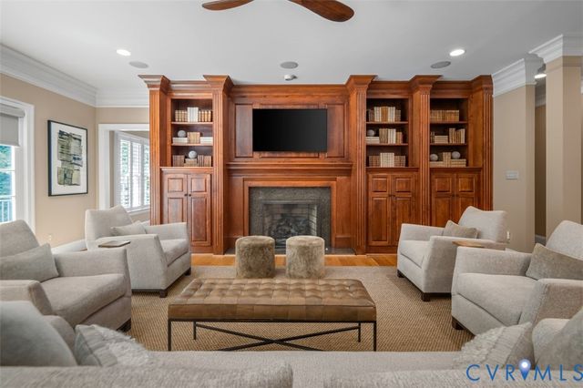 217 Middle Quarter Ln, Henrico, VA 23238