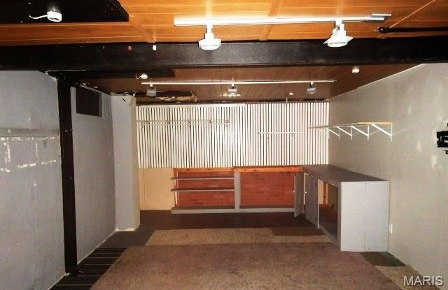 7749 Canisius Lane, Hazelwood, MO 63042