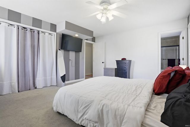 5122 Woodridge Drive, Newburgh, IN 47630